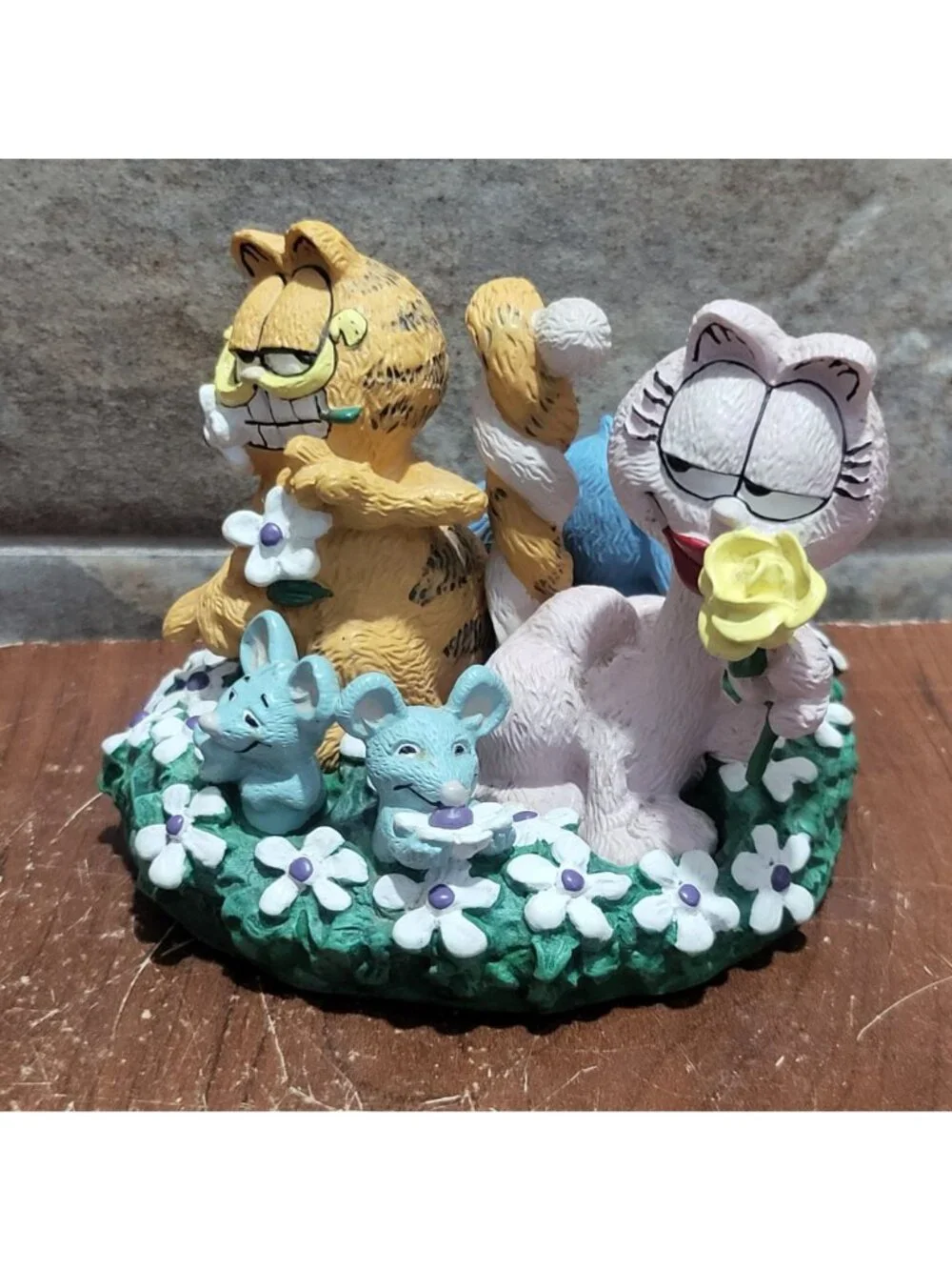 Danbury Mint Love in Bloom Garfield and Arlene Figurine 1993